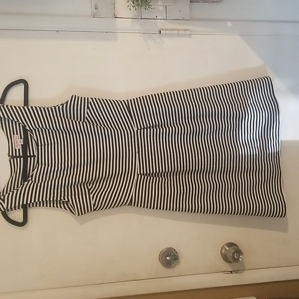 Merona Sleeveless sz, M. Back Zipper Dress 6  Black & White
